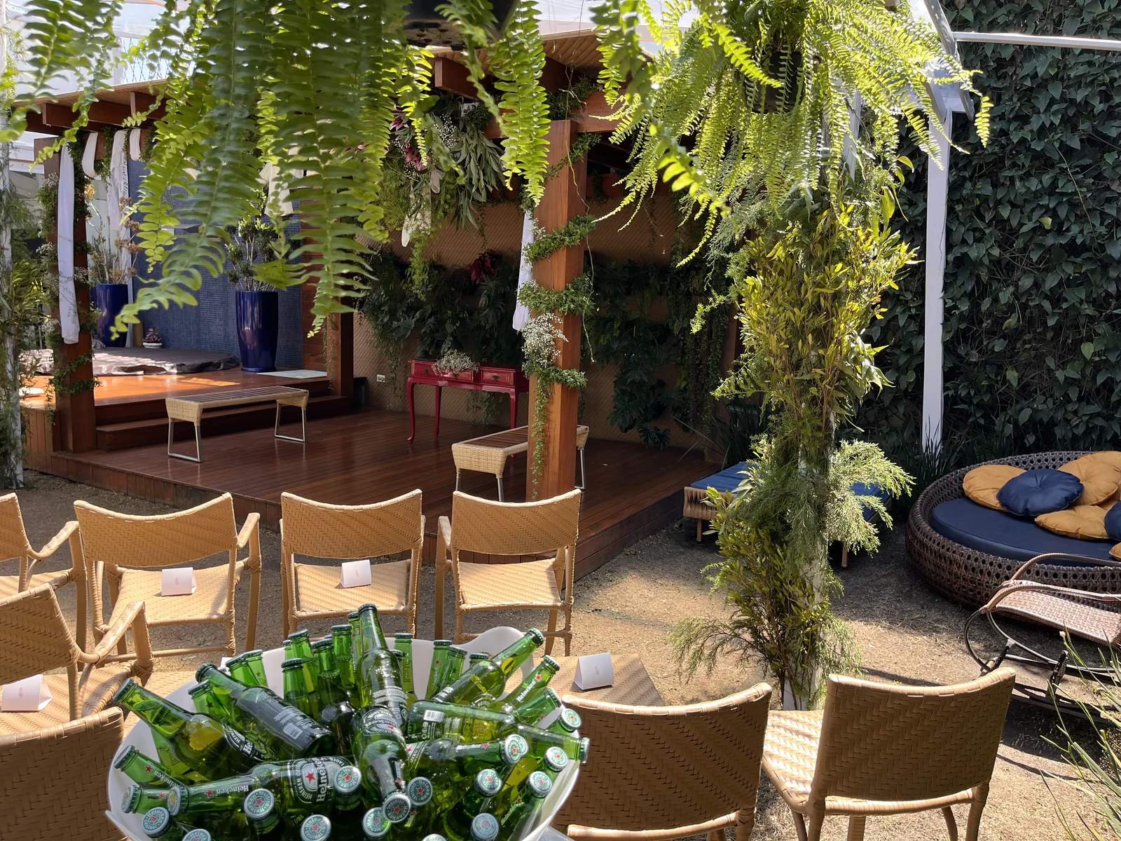 Gazebo e jardim sofisticados da Casa Butantã 360